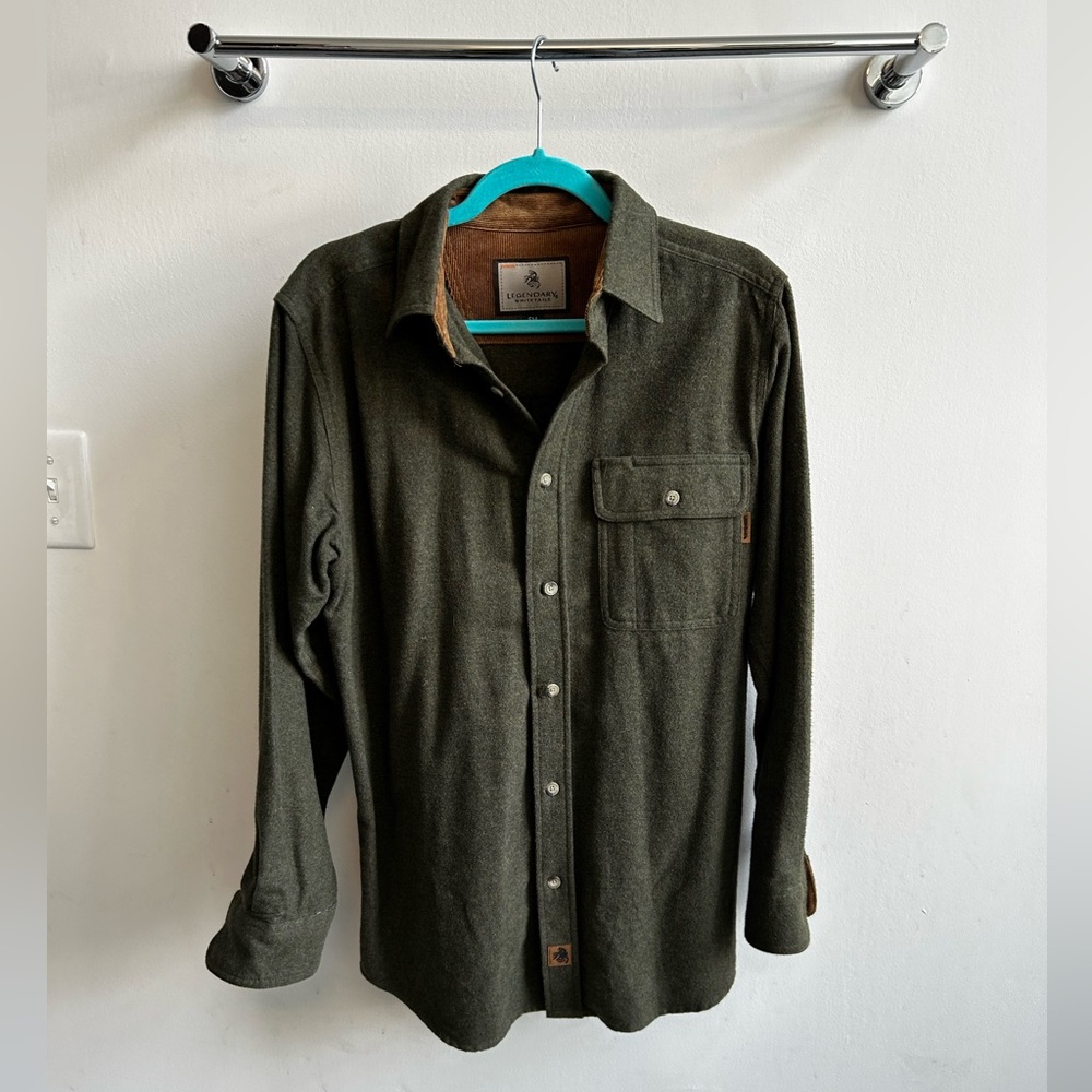 Legendary Whitetails Small Men’s button down